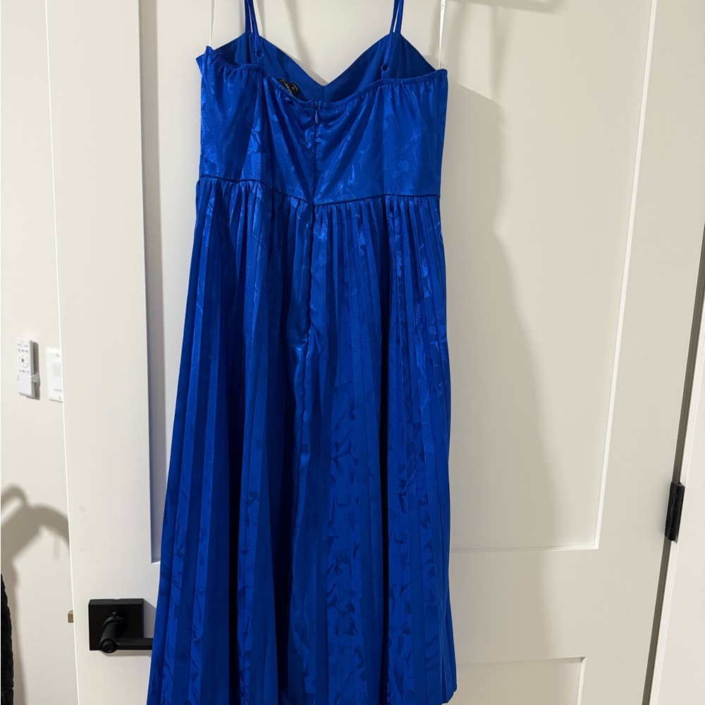 Blue Pleated Midi Dress with Spaghetti Straps - Picture 2 of 3